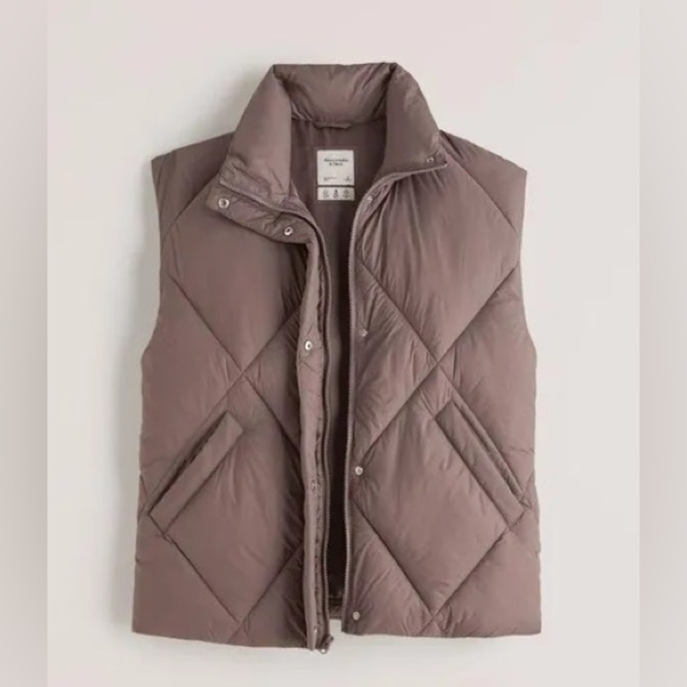 Abercrombie Oversized Quilted Vest, size XS.